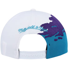 Load image into Gallery viewer, Men&#39;s Mitchell &amp; Ness White/Teal Charlotte Hornets Hardwood Classics Paintbrush Snapback Hat