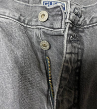 Load image into Gallery viewer, (W32 X L31) Vintage Guess Jeans