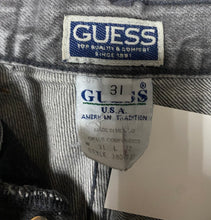 Load image into Gallery viewer, (W32 X L31) Vintage Guess Jeans