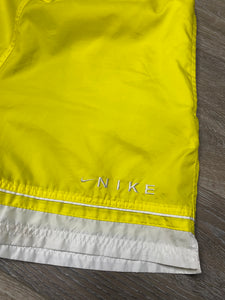 (M) 2000s Nike shorts WMNS