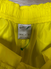 Load image into Gallery viewer, (M) 2000s Nike shorts WMNS